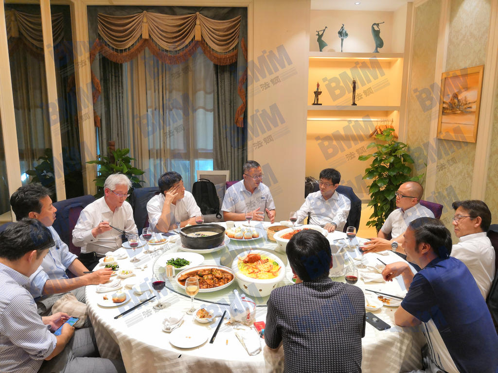 訪問結(jié)束后,法鋼集團(tuán)負(fù)責(zé)人邀請(qǐng)JFE鋼鐵高層共進(jìn)晚餐